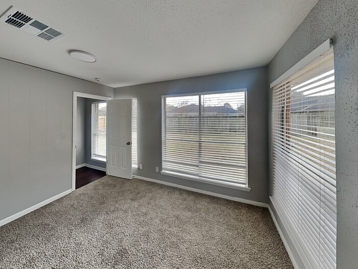 Building Photo - 15727 Cascade Point Dr