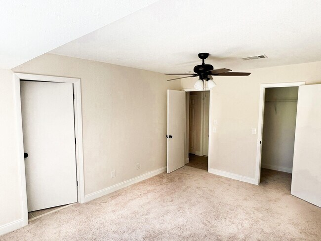 Building Photo - 643 NW Grenada St