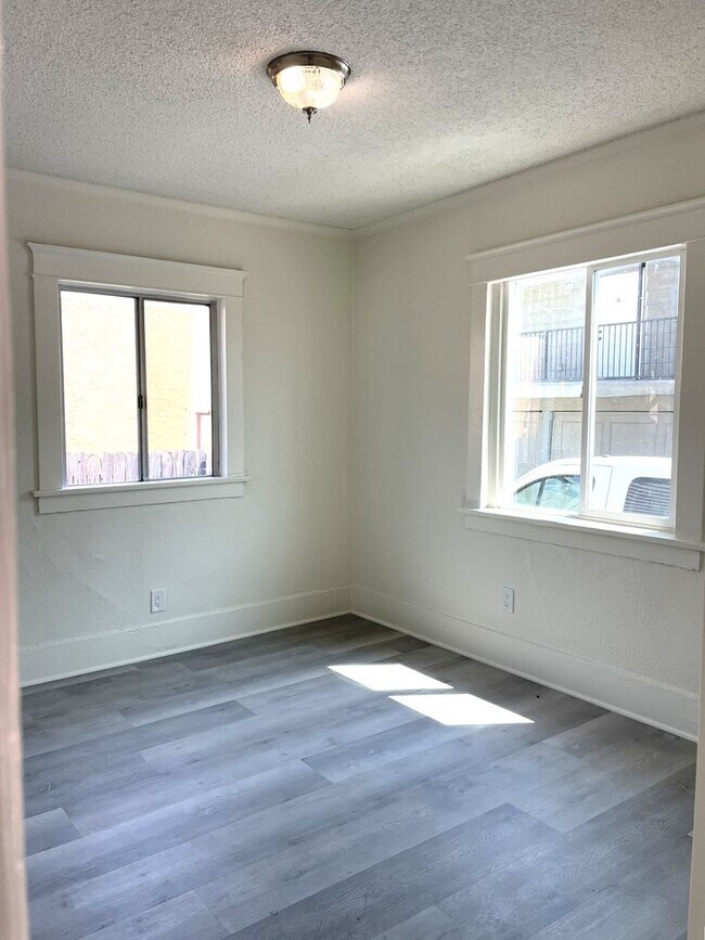 Building Photo - 469