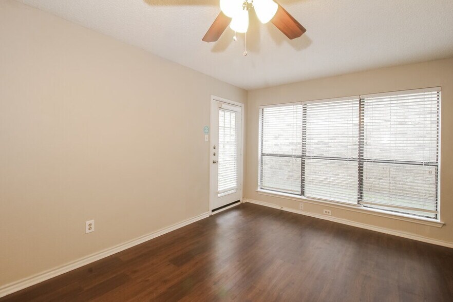 Building Photo - 1345 Jasmine Dr