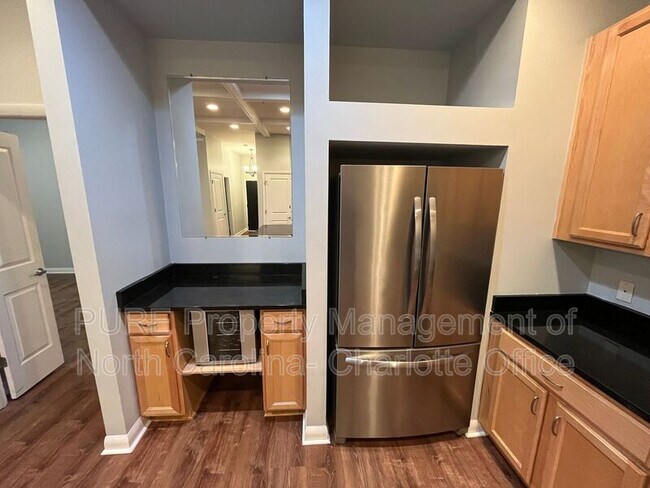 Building Photo - 462 New Bern Station Ct