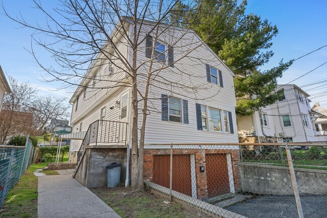 Building Photo - 114 Washington St