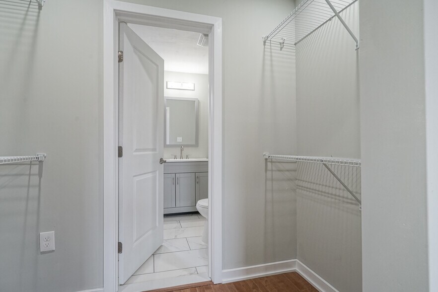 Building Photo - 1918 Pierce St