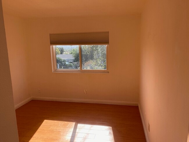 Building Photo - 140 E El Norte Pkwy