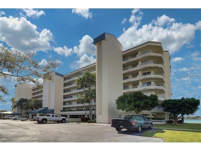 Building Photo - 7984 Sailboat Key Blvd S