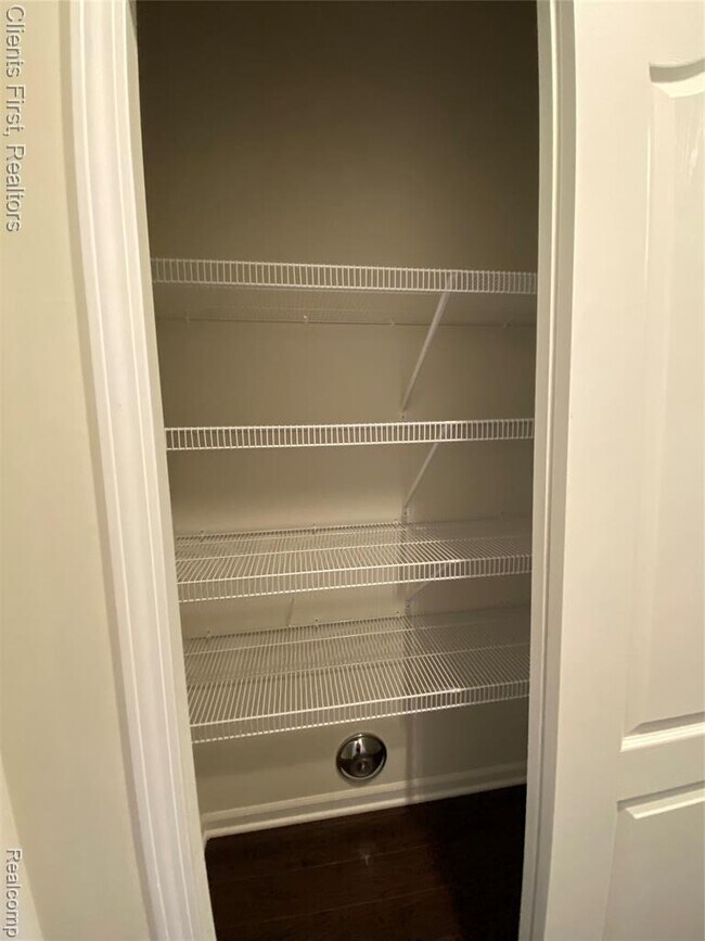 Building Photo - 22490 Woodbridge Ln