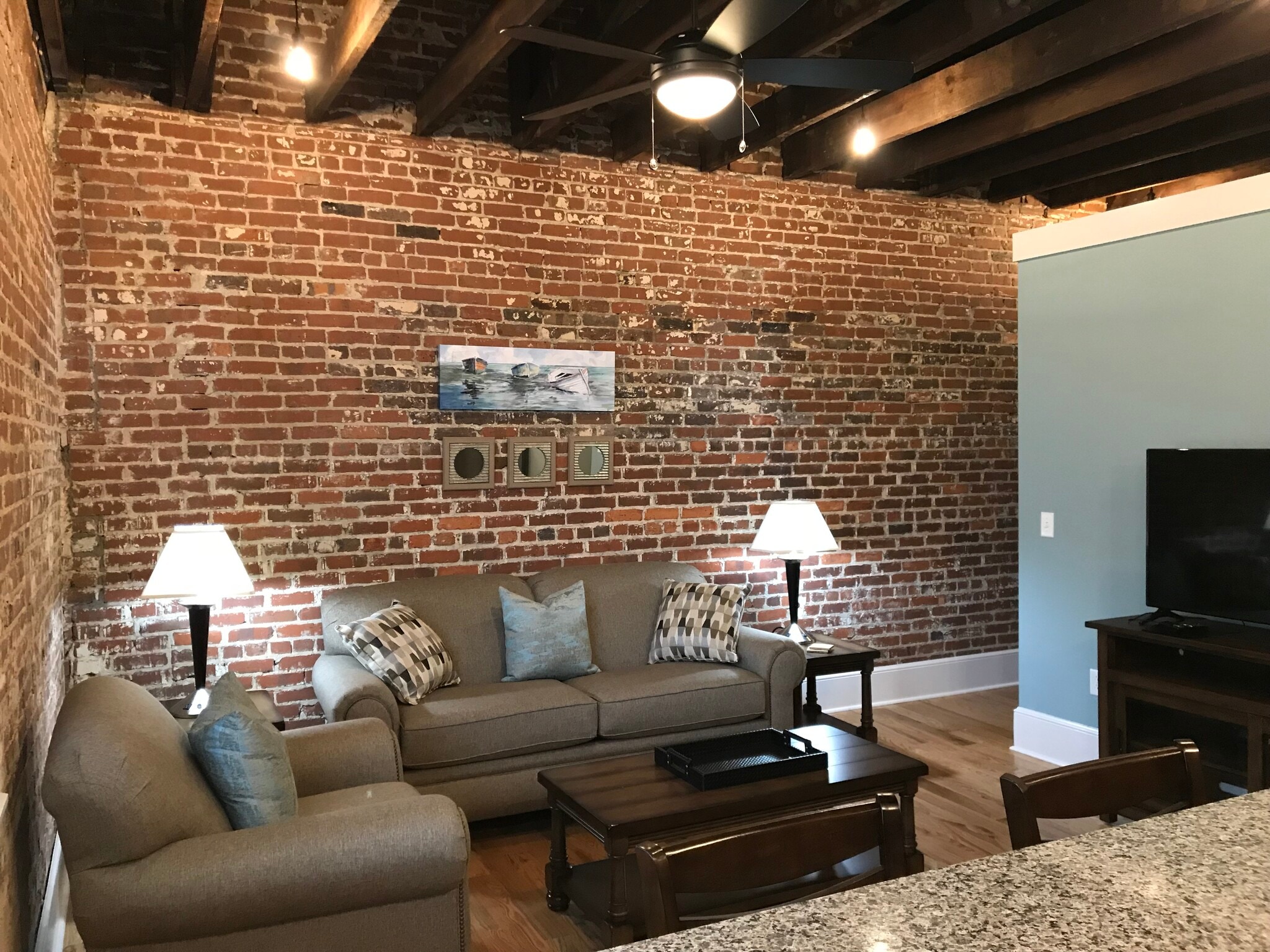 Building Photo - 134 N Main St