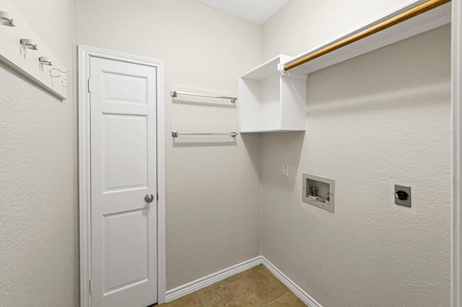 Building Photo - 1438 Crescent Green Dr
