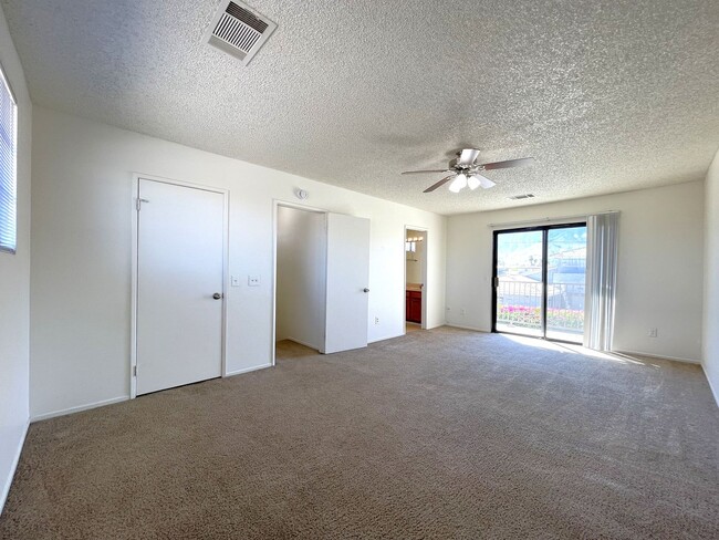 Building Photo - AVAILABLE NOW!! 2 Bedroom 2 Bathroom Condo...
