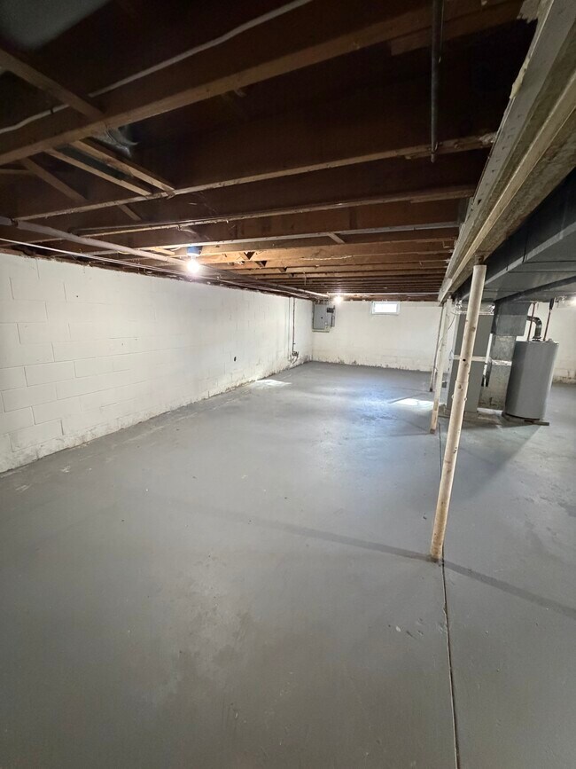 Building Photo - 8587 Caughdenoy Rd