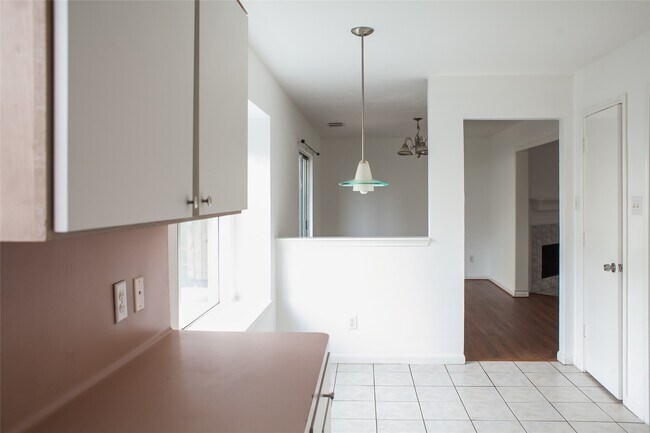 Building Photo - 8910 Sage Pl Dr