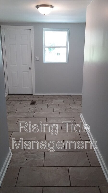 Building Photo - 5129 Highland Ave