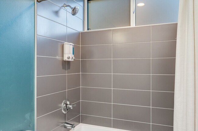 Building Photo - 673 Belmont Pl E