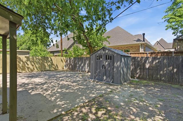 Building Photo - 801 Windcrest Dr