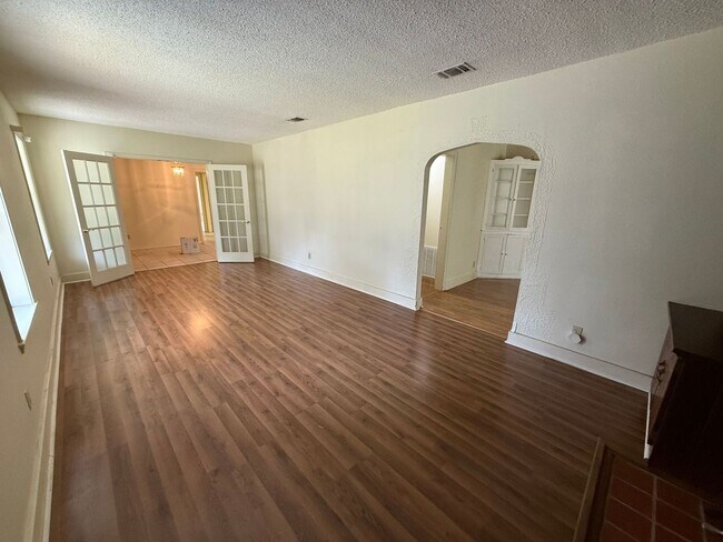 Building Photo - Pensacola - East Hill - 4 bedrooms, 3 bathroom - Mother in Law suite
