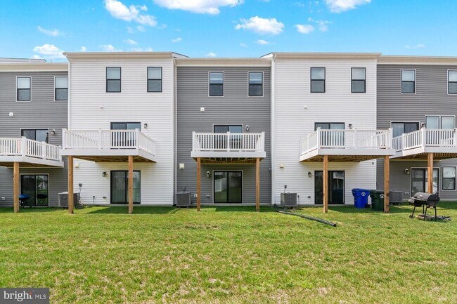 Building Photo - 542 Swift Heron Ave