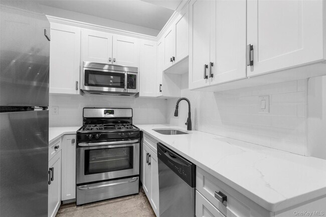 Building Photo - 16 Hilltop Dr