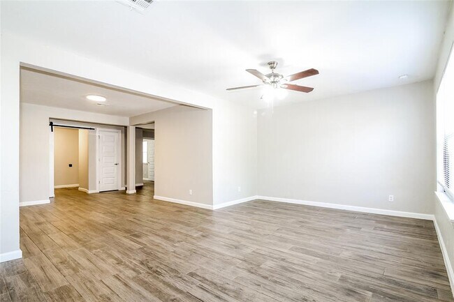 Building Photo - 5117 S Lee Ave