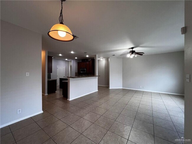 Building Photo - 27 San Sebastian St