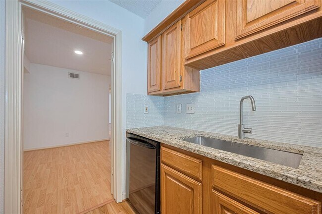 Building Photo - 1311 Antoine Dr