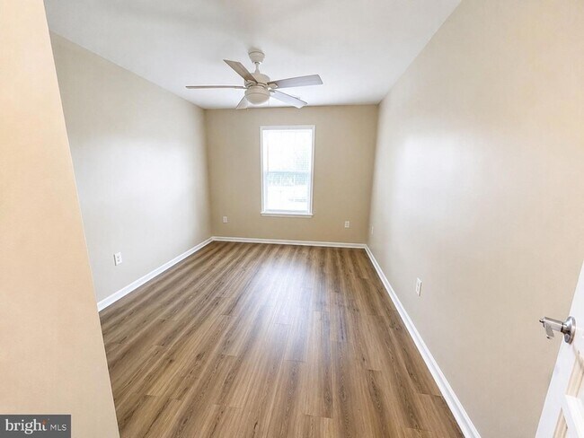 Building Photo - 612 Mews Dr