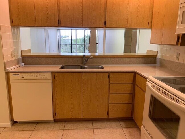 Building Photo - 6193 Balboa Cir