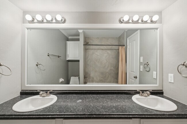 Building Photo - 2904 E Fort Worth St