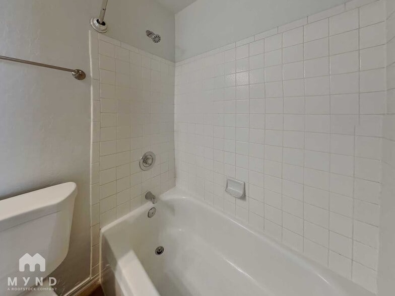 Building Photo - 1045 W Todd Dr