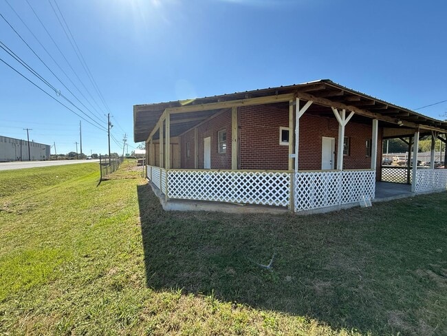 Building Photo - 1/1 House in Cedartown $795