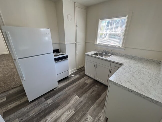 Building Photo - 614 S Yakima St