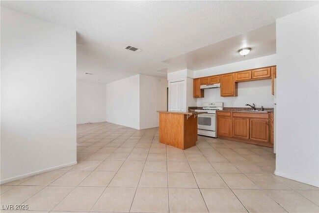 Building Photo - 1272 Lawry Ave