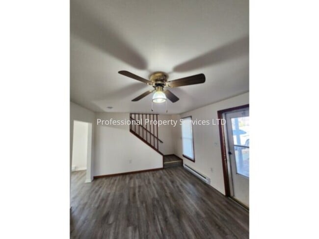 Building Photo - Country Living Near Commuter Routes