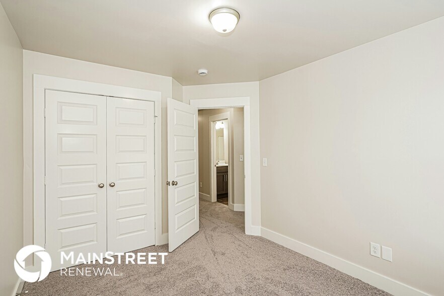 Building Photo - 1035 Saddlestone Dr