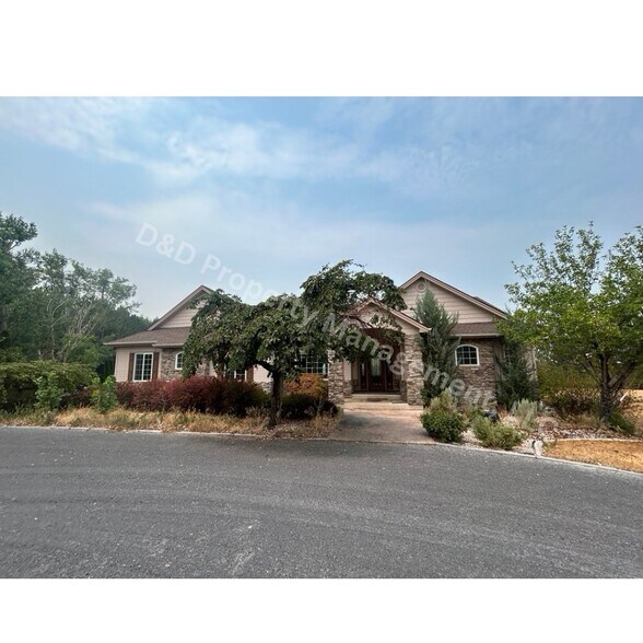 Building Photo - 568 Mahard Dr