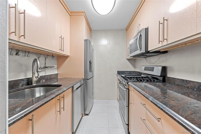 Building Photo - 102-10 66th Rd