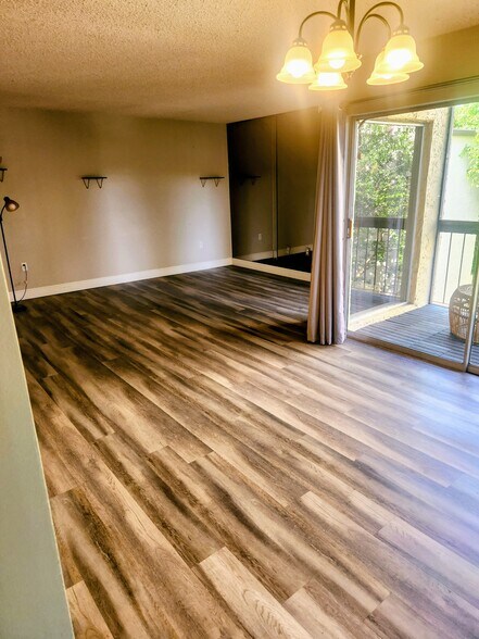 Dining Room/Living Room - 2025 Sylvester Rd