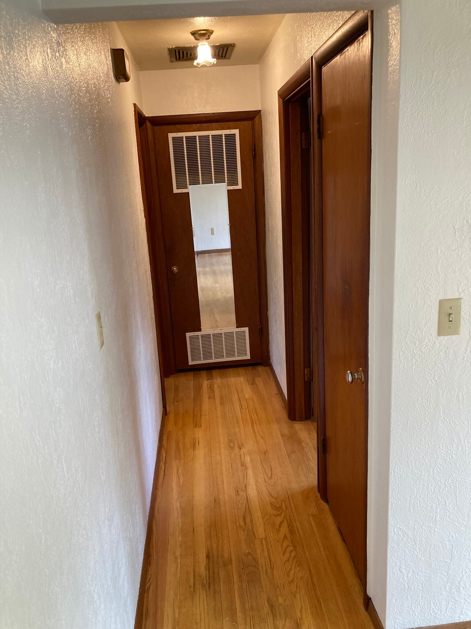 Hall w/2 closets - 5310 SE Schiller Street