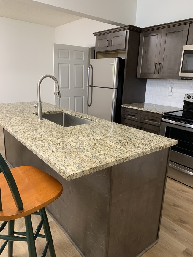 Kitchen - Island - 2162 Heritage Heights