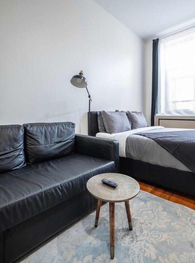 Building Photo - 32 W 86th St