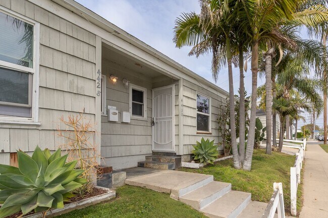Building Photo - **REDUCED SECURITY DEPOSIT** Refreshed 2 Bed /1 Bath Pacific Beach Duplex Near the Ocean & Bay!
