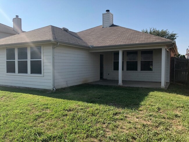 Building Photo - Super Cute 3/2 in Lost Creek Ranch!!