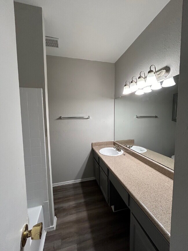 Building Photo - Updated 2 Bed/2 Bath North Austin Condo with Rare Greenbelt Views