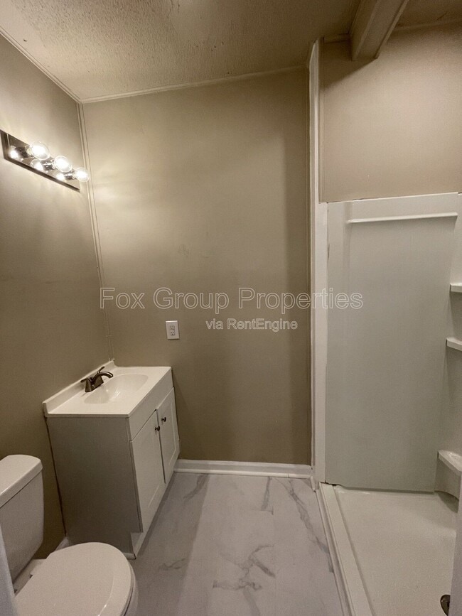 Building Photo - 207 N Meriah St