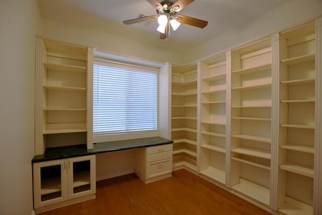 Building Photo - 1646 E Hawken Pl