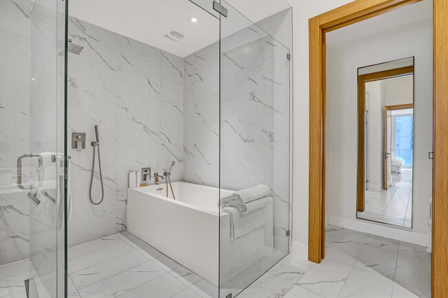 Building Photo - 3100 N Ocean Dr