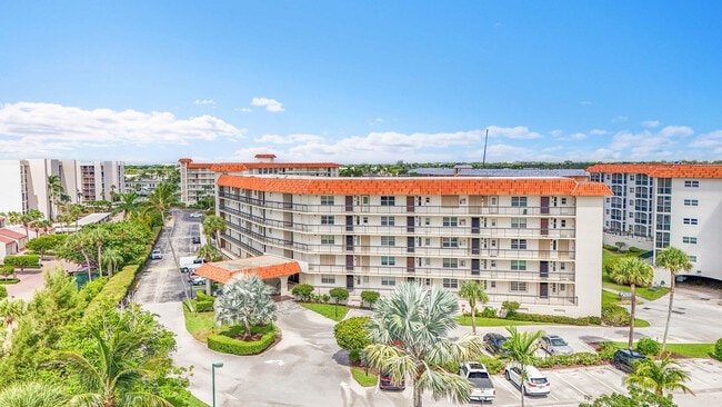 Building Photo - 2871 N Ocean Blvd