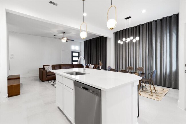 Building Photo - 21111 Rio San Jose Ct