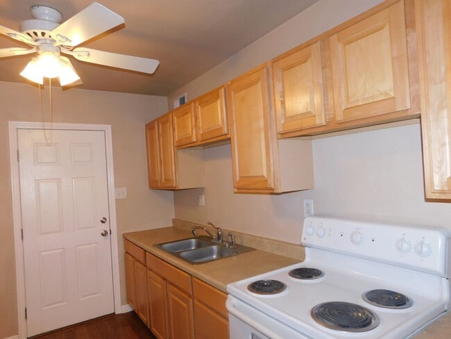 Building Photo - 11 New Mexico Way