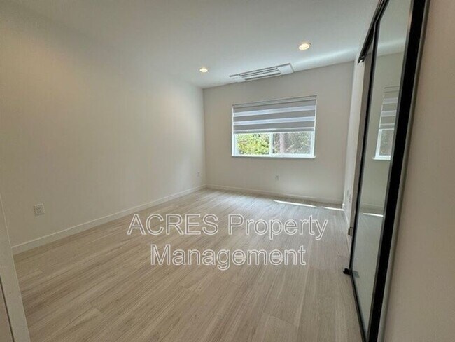 Building Photo - 9423 36th Ave SW