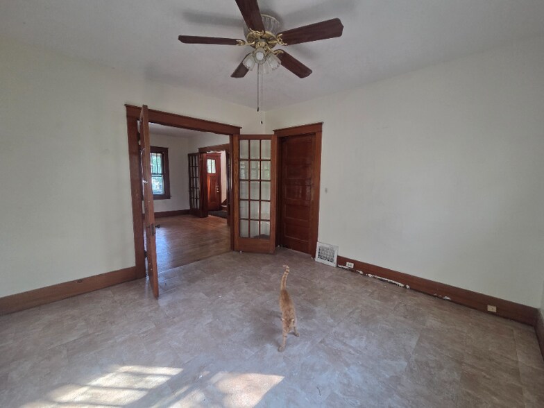 Building Photo - 1907 N Oakley St